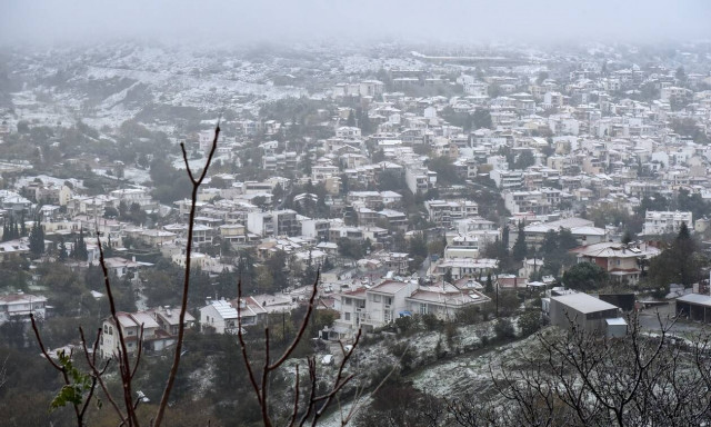 Καιρός: Ασθενής χιονόπτωση στα περίχωρα της Θεσσαλονίκης