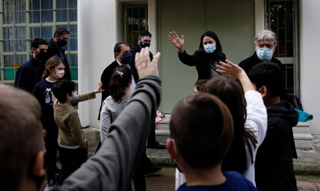 Σχολεία: Έρχεται η μητέρα των μαχών - Πώς θα γίνει η αξιολόγηση σχολείων και εκπαιδευτικών 