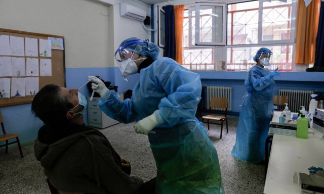 Κορονοϊός: Έτσι θα γίνονται τα τεστ σε μαθητές και εκπαιδευτικούς – Νέες οδηγίες του υπ. Υγείας