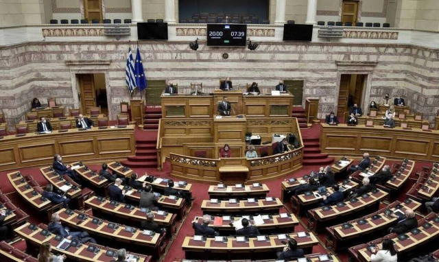 Μείωση ενοικίου: Τι προβλέπει το νομοσχέδιο που κατατέθηκε στη Βουλή