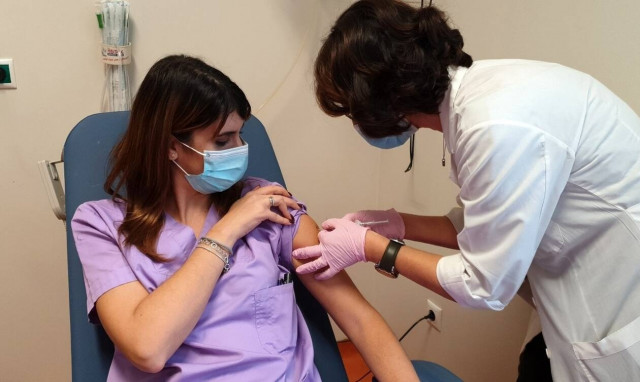 Κορονοϊός: «Έχω καρδιολογικό πρόβλημα - Πρέπει να κάνω το εμβόλιο;» - Η Καρδιολογική Εταιρεία απαντά