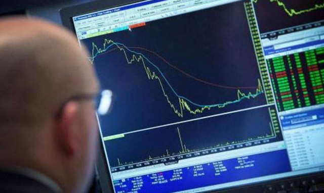 Greece sells 10-year bond issue with record-low interest rate