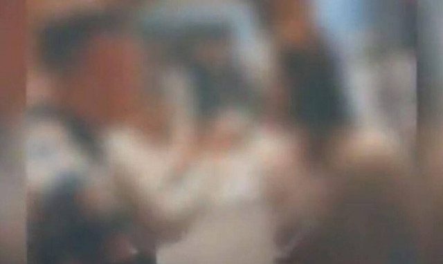 Γαλλία: Σάλος για αστυνομικούς που «έσπασαν» το lockdown με… Macarena