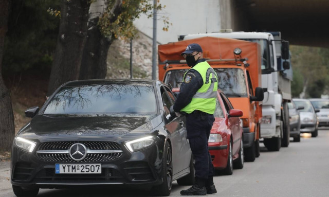 Απαγόρευση κυκλοφορίας: Lockdown από τις 6 το απόγευμα στην Αττική «βλέπει» ο καθηγητής Σύψας