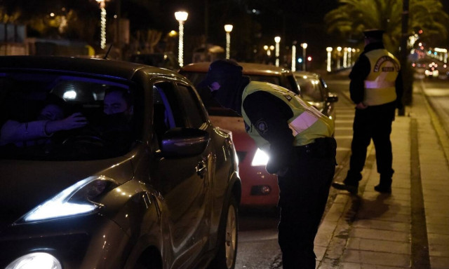 «Κλεφτοπόλεμος» αστυνομικών και νεολαίας στο κέντρο του Ηρακλείου