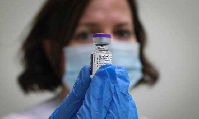 Κορονοϊός - Εξαδάκτυλος: Οι παραδόσεις στα εμβόλια θα κρίνουν την ανοσία