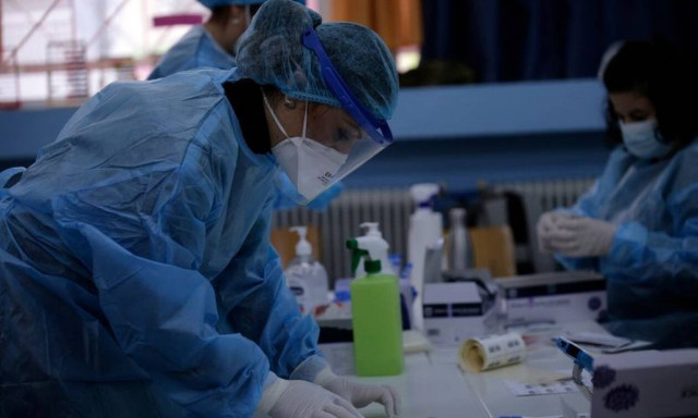 Κρούσματα σήμερα: 795 νέα ανακοίνωσε ο ΕΟΔΥ - 15 νεκροί σε 24 ώρες, στους 257 οι διασωληνωμένοι  