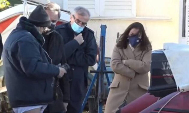 Απίστευτο σκηνικό: Του έπεσε το παντελόνι ενώ ήταν σε live μετάδοση (vid)