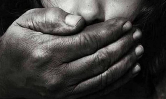 Καταγγελία σοκ για γνωστό μουσικοσυνθέτη: «Με κλείδωσε στο σπίτι του και με κυνηγούσε γυμνός»