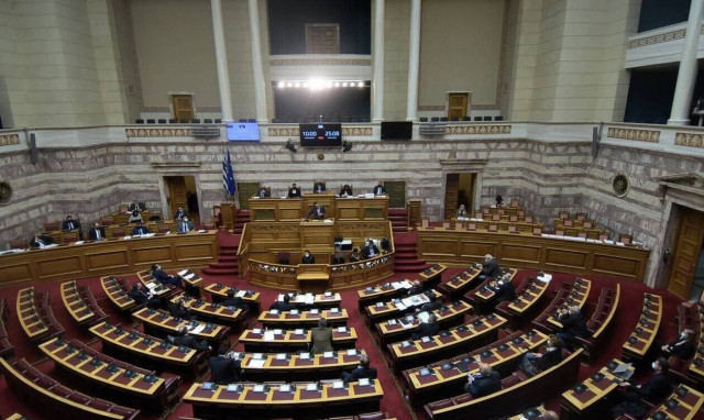 Βουλή: Κατατέθηκε το νομοσχέδιο του υπουργείου Παιδείας