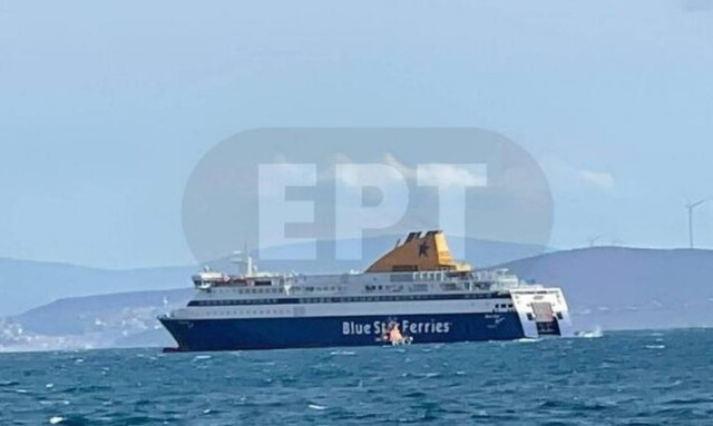 Ταξίδεψε από την Τουρκία στη Χίο με ξύλινη σχεδία - Τον περισυνέλεξε το Blue Star Mykonos