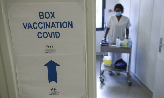 Κορονοϊός - Γαλλία: Κοντά σε υψηλό εννέα εβδομάδων οι νοσηλείες των ασθενών που φτάνουν τις  27.613