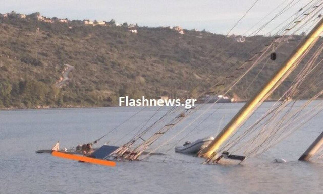 Χανιά: Βύθιση ιστιοπλοϊκού - Συγκινεί ο σκύλος που ψάχνει το νεκρό αφεντικό του (pics+vid)