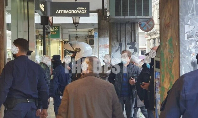 Πάτρα: Εισβολή αντεξουσιαστών στη ΝΟΔΕ - Εννέα προσαγωγές