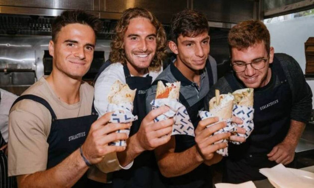 Στέφανος Τσιτσιπάς: Το «Tsitsipas Souvlaki» επέστρεψε! - Κι είναι για φιλανθρωπικό σκοπό (vids+pics)