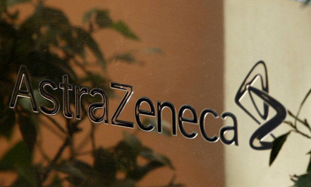 Εμβόλια κορονοϊού: Η Κομισιόν παίρνει αποστάσεις από την AstraZeneca