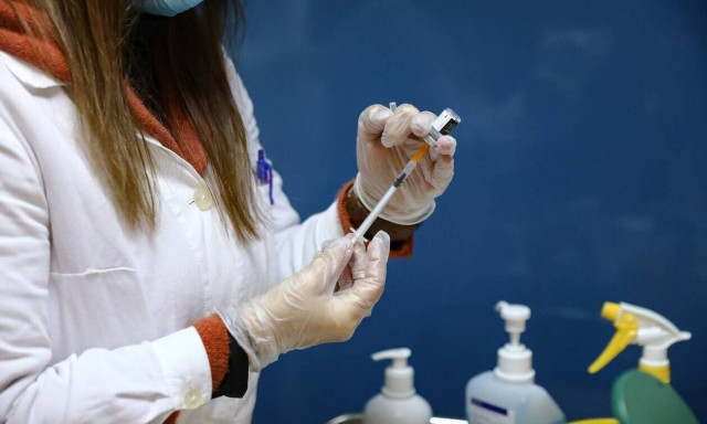 Κορoνοϊός: Σε εμβολιαστικά κέντρα μετατρέπονται Helexpo και ΔΕΘ