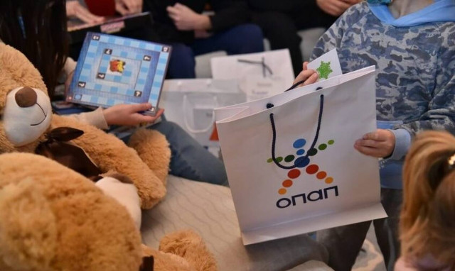 Ευχές και 5.034 δώρα στα παιδιά από τα Ευχοστολίδια