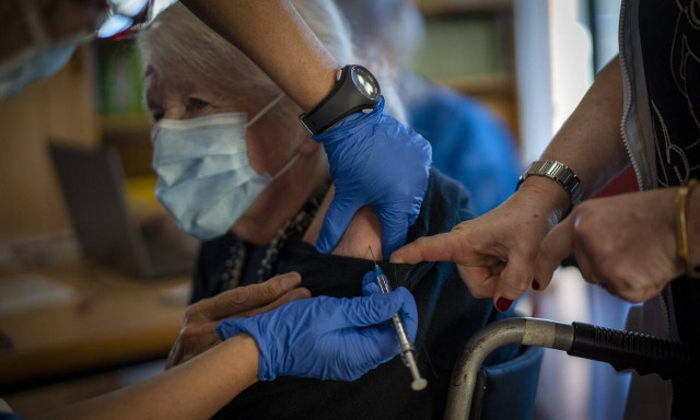 Κορονοϊός - Βρετανία: Λιγότερο αποτελεσματικό το εμβόλιο της Pfizer στη νοτιοαφρικανική μετάλλαξη