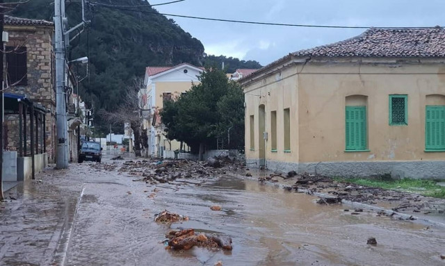 Κακοκαιρία: Στο «μάτι» της κακοκαιρίας η Δυτική Σάμος – Πλημμυρισμένα σπίτια και κατολισθήσεις