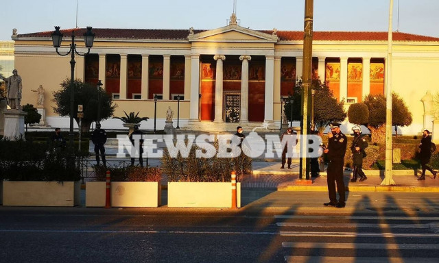 «Φρούριο» το κέντρο της Αθήνας - Συγκέντρωση για τον Κουφοντίνα στα Προπύλαια