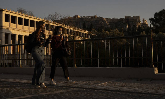 Κορονοϊός: Εκρηκτική η κατάσταση στην Αττική - «Ακαριαία λήψη μέτρων» προτείνουν οι ειδικοί