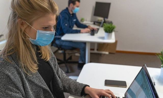 Αισθάνεστε δυσφορία στα μάτια όταν φοράτε μάσκα; Ας μιλήσουμε για το πως μπορείτε να ανακουφιστείτε