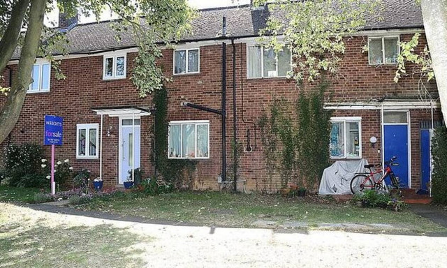 Αδιανόητο: Ξυλοκόπησε μέχρι θανάτου με φτυάρι τη γειτόνισσα επειδή ήταν ακατάστατη