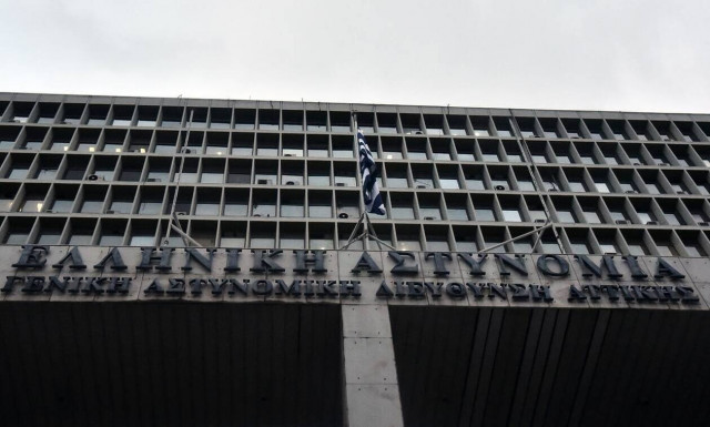 Οργή στην ΕΛ.ΑΣ. μετά από κορονοπάρτι μέσα στη ΓΑΔΑ - Η φωτογραφία που τους πρόδωσε