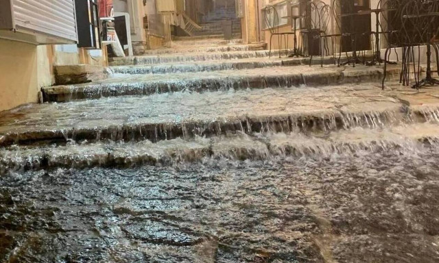 Καιρός: «Βούλιαξε» στη βροχή η Ήπειρος - Χάρτες του meteo με τα ύψη ρεκόρ βροχής - χιονιού στη χώρα