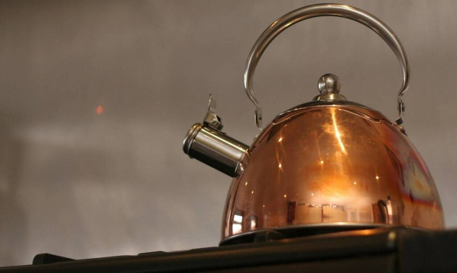 Φρίκη: Του έριξε καυτό νερό την ώρα που κοιμόταν - Έκρυψε τα κλειδιά για να μην πάει στο νοσοκομείο