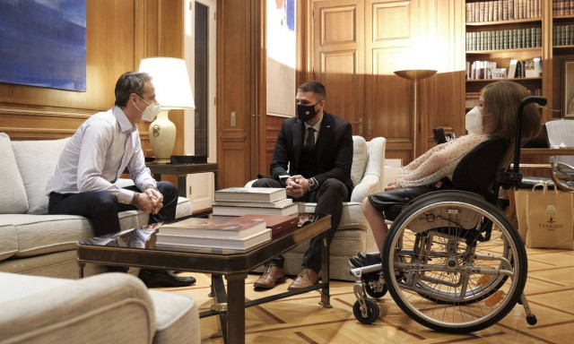 Ο Κυριάκος Μητσοτάκης συνάντησε την Ελευθερία και τον Μάριο που ανέβηκαν στην κορυφή του Ολύμπου