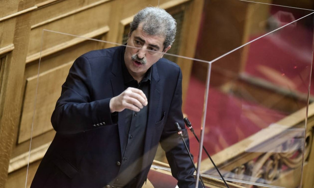 Πολάκης εναντίον Τσιόδρα: «Κάνετε ένα βαρύ επιστημονικό λάθος - Μην ποντάρετε τα λεφτά στο εμβόλιο»