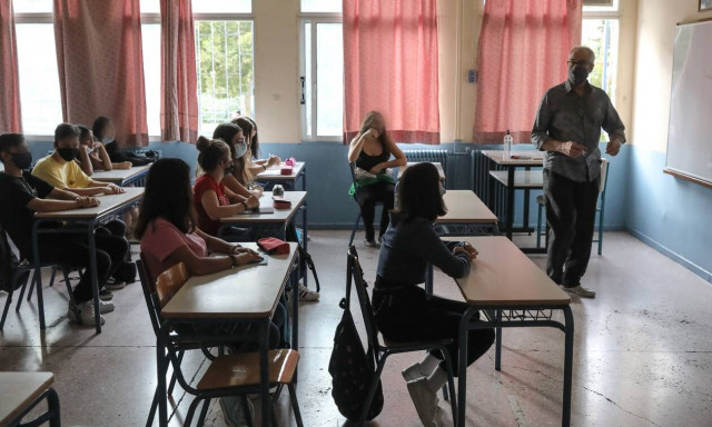 Σαρηγιάννης για σχολεία: Ανησυχητικό ότι δρουν ως πολλαπλασιαστής των κρουσμάτων