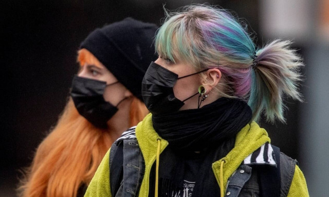 Κορονοϊός – νέα στελέχη: Εμβολιασμός και μάσκες vs lockdown