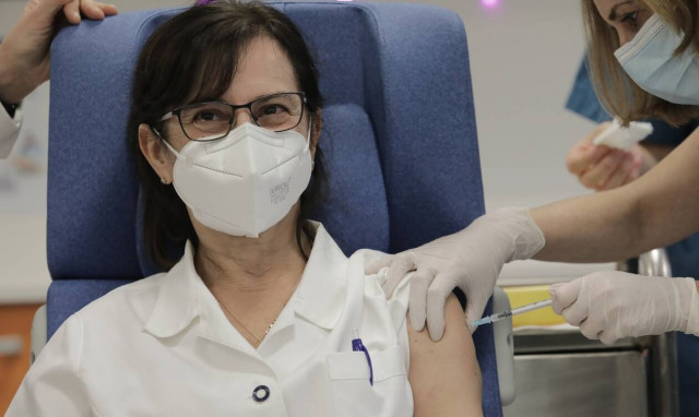 Εμβόλιο κορονοϊού: Ανοίγει η συζήτηση για υποχρεωτικό εμβολιασμό των υγειονομικών