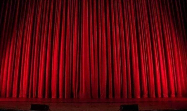 Νέα «βόμβα»: 17 γυναίκες καταγγέλλουν πασίγνωστο Έλληνα ηθοποιό για σεξουαλική παρενόχληση