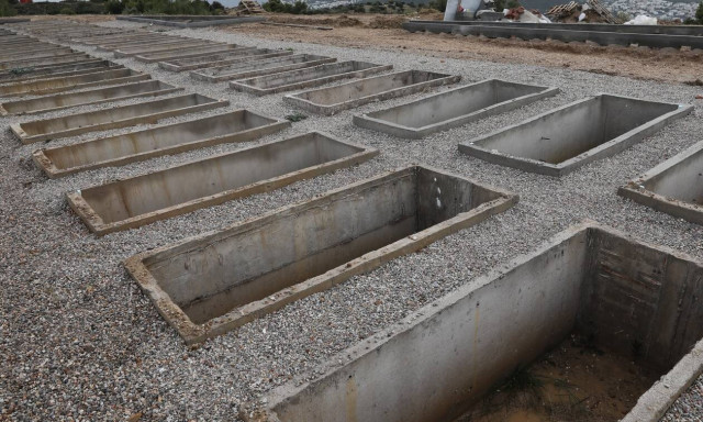 Μακάβριο περιστατικό: Ξέθαψαν νεκρό στη Θεσσαλονίκη επειδή τον είδαν να... κουνάει τα μάτια του