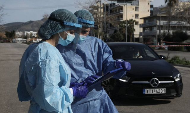 Κορονοϊός: Η Ελλάδα κινδυνεύει να γίνει Πορτογαλία λόγω της μετάλλαξης προειδοποιεί ο Εξαδάκτυλος