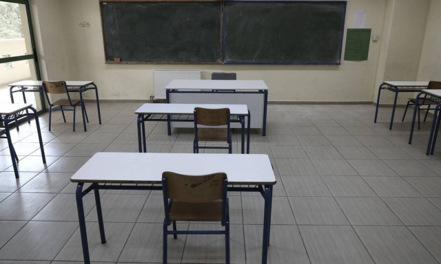 «Κόκκινες» περιοχές: Έτσι θα λειτουργούν τα σχολεία - Τι συμβαίνει με τα κρούσματα στους καθηγητές