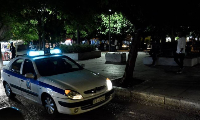 Μολότοφ και γκαζάκια στην Ευελπίδων – Αποκλεισμένη η περιοχή από την ΕΛ.ΑΣ. που ξεκίνησε έρευνες