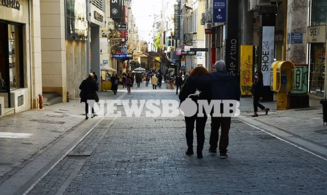 Ρεπορτάζ Newsbomb.gr: Ησυχία, μέτρα και έλεγχοι στην Ερμού