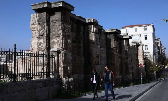 Attica region comes under sticter curfew and store restrictions over weekends until Feb 15	