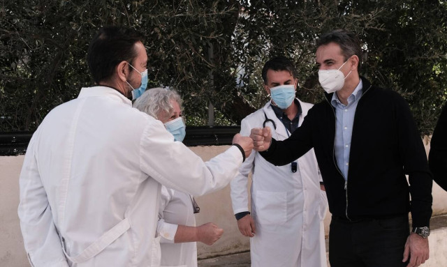 PM Mitsotakis visits remote Aegean island of Fournoi	