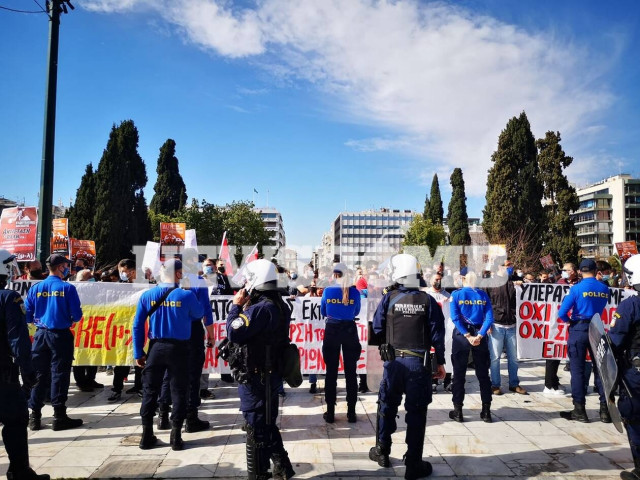 ΤΩΡΑ: Συγκέντρωση αριστερών οργανώσεων στο Σύνταγμα 