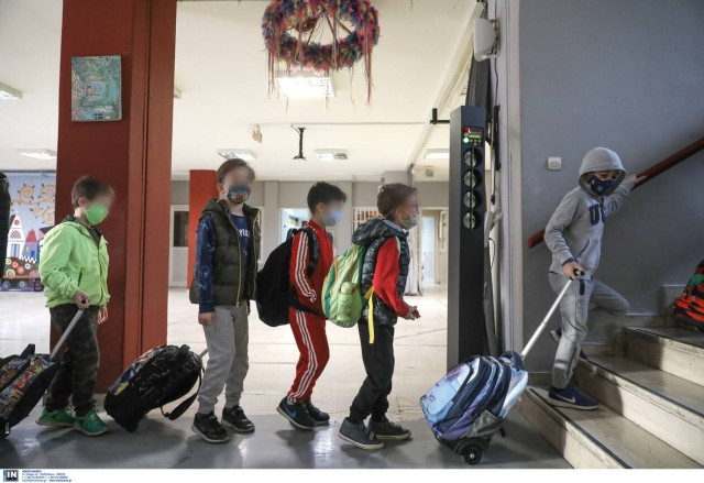 Κορονοϊός: Αγωνία για την αύξηση των μεταλλάξεων - Προβληματισμός για τη διασπορά του ιού στα παιδιά