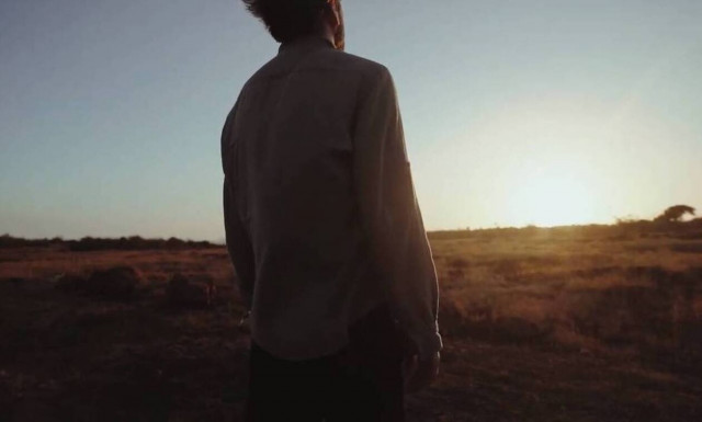 Συγκίνηση: Το τραγούδι ψυχολόγου από τη Δράμα για τα πρόσωπα που «χάθηκαν» από κορονοϊό (video)