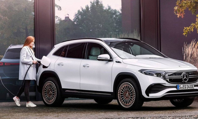 Ποια λέτε ότι είναι η τιμή της μικρής, ηλεκτρικής Mercedes EQA στη χώρα μας;