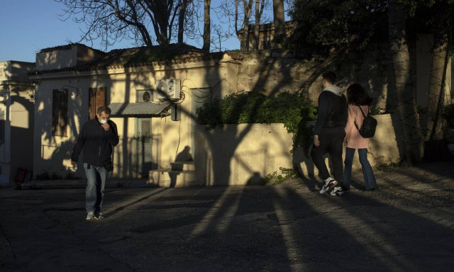 Κρούσματα σήμερα: Καλπάζει ο ιός στην Αττική, «βράζει» το κέντρο της Αθήνας - Ο χάρτης της διασποράς