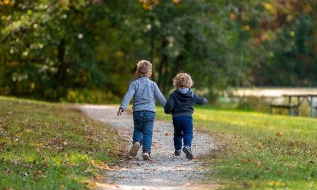 Πανελλήνια Δημοσκόπηση: 89% υπέρ της κοινής ανατροφής των παιδιών μετά από ένα χωρισμό